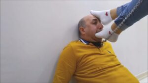 Gozunden yas gelene kadar bogazina soktum